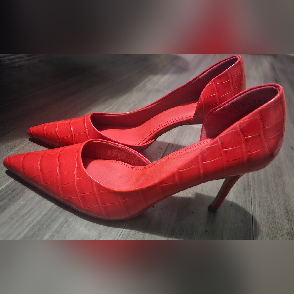 Na-kD Elegant Red Crocodile-Embossed Heels